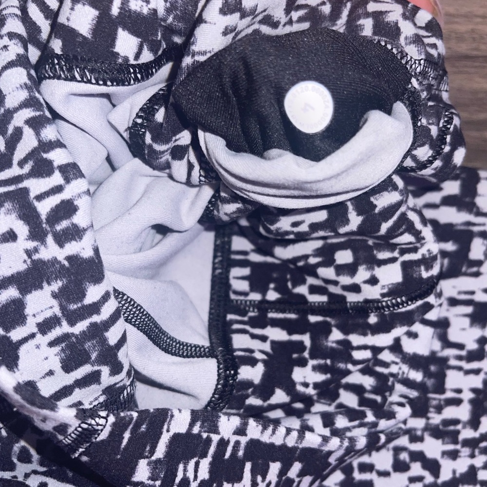 Lululemon align pant 25” black and white size 4 - Picture 6 of 9